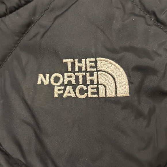 Girls North Face Reversible Winter Jacket - Picture 6 of 8